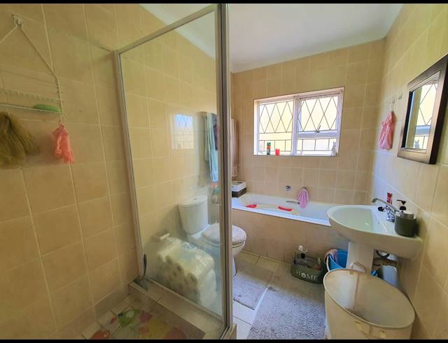 2 BEDROOM APARTMENT FOR SALE IN BURGUNDY ESTATE